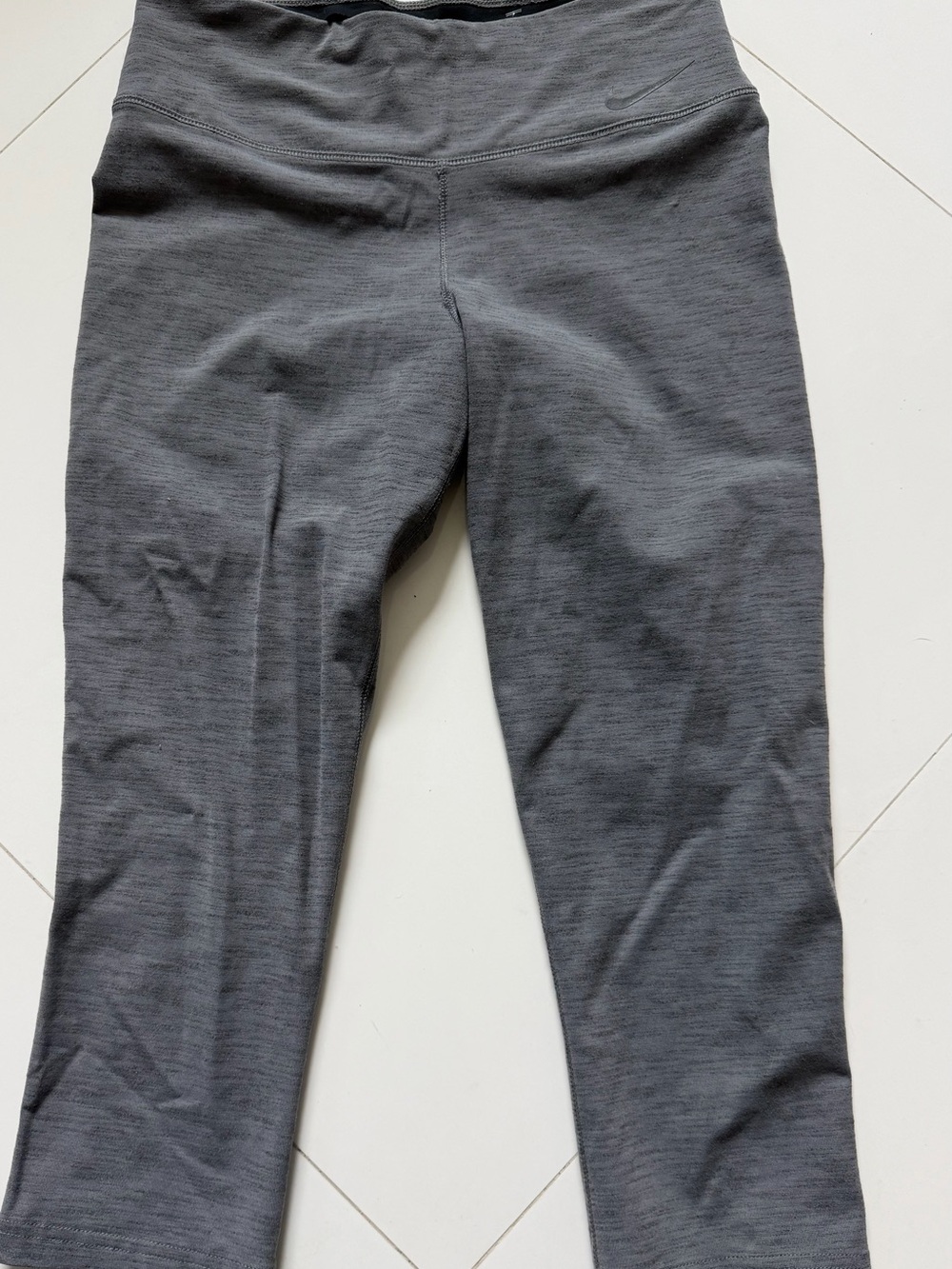 Nike Dri-FIT Women’s Medium Gray Capri Leggings Cropped Athletic Yoga Pants